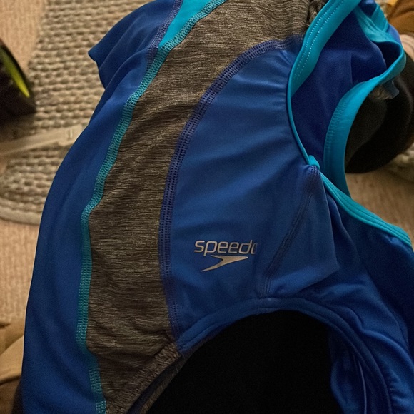 Speedo one piece open back bathing suit💙 - Picture 4 of 4